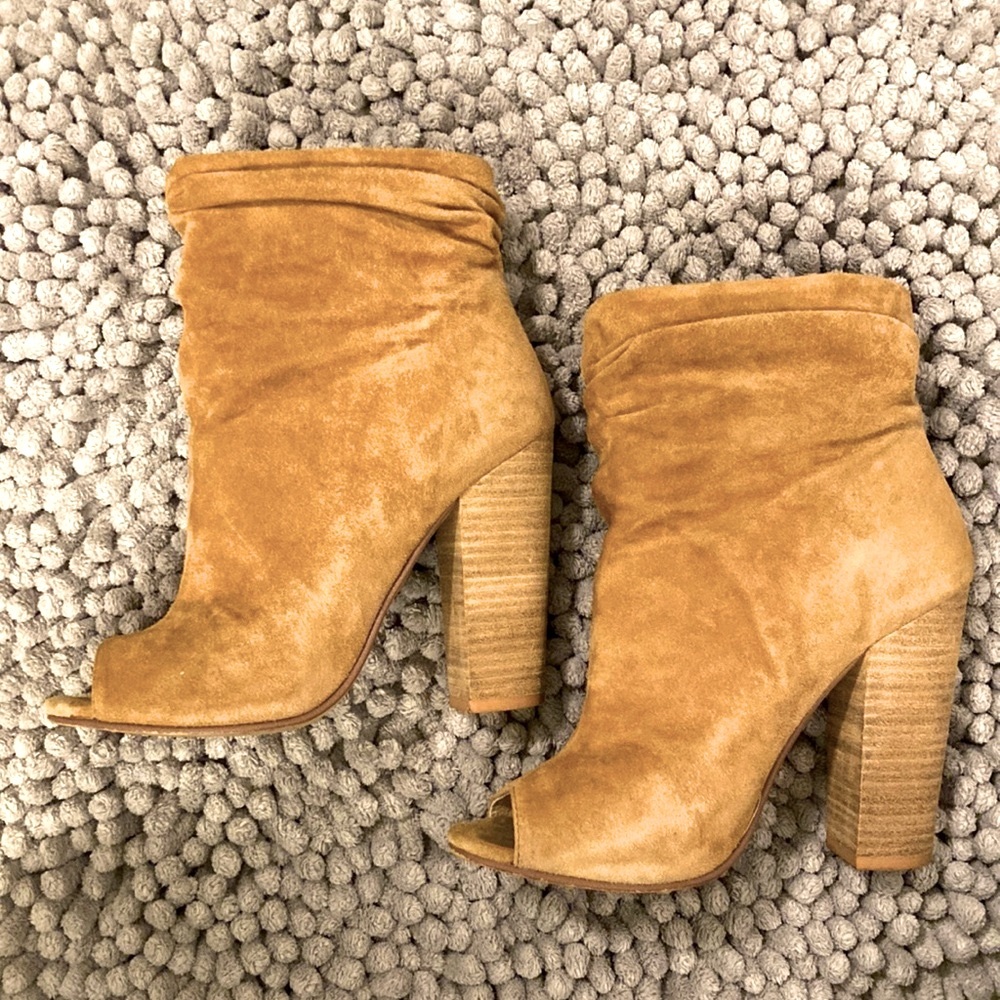 Peep toe bootie